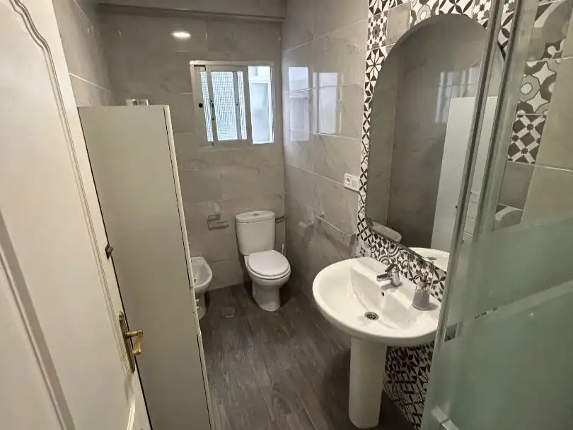 Flat for sale in Calle Héroe de Sostoa, 152, La Luz - El Torcal Bathroom of Flat for sale in Málaga with Air Conditioner, Parquet flooring and Terrace