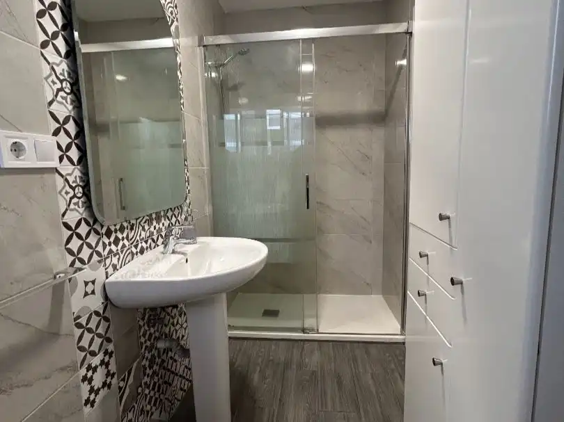 Flat for sale in Calle Héroe de Sostoa, 152, La Luz - El Torcal Bathroom of Flat for sale in Málaga with Air Conditioner, Parquet flooring and Terrace