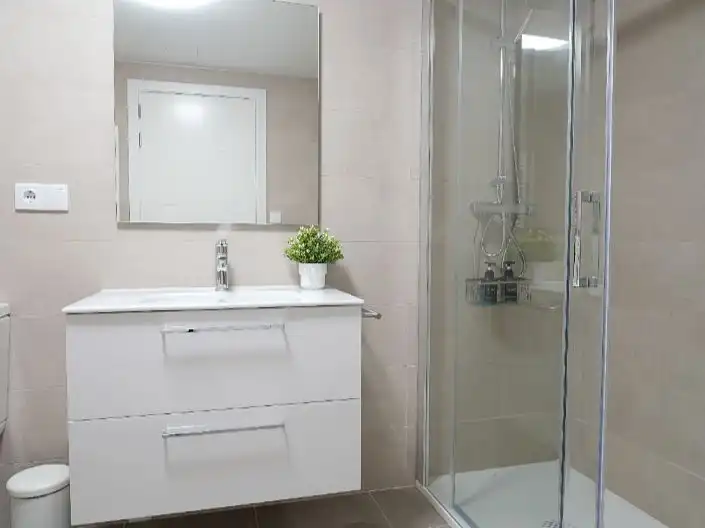Flat for rent in Rúa Mulatas, 10, Vilagarcía Bathroom of Flat for rent in Vilagarcía de Arousa with Heating, Parquet flooring and Terrace