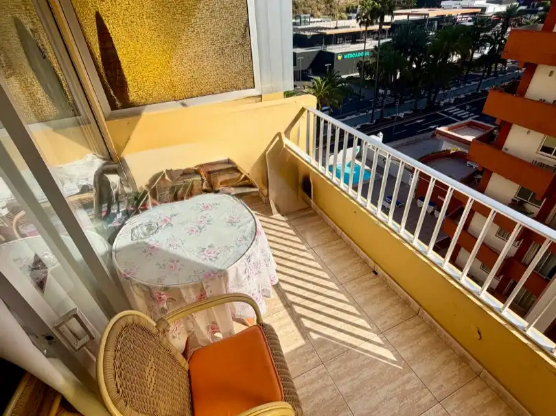 Estudio en venta en Avenida Venezuela, 12, Zona Martiánez Terraza de Estudio en venta en Puerto de la Cruz con Terraza, Piscina y Amueblado