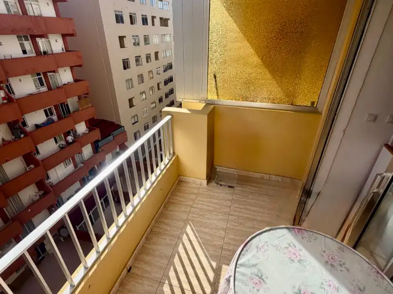 Estudio en venta en Avenida Venezuela, 12, Zona Martiánez Terraza de Estudio en venta en Puerto de la Cruz con Terraza, Piscina y Amueblado