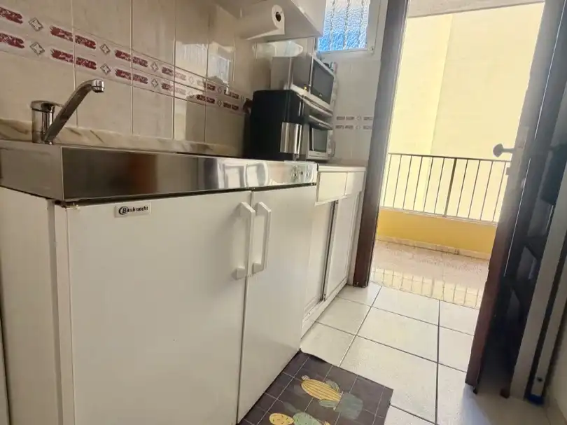 Estudio en venta en Avenida Venezuela, 12, Zona Martiánez Cocina de Estudio en venta en Puerto de la Cruz con Terraza, Piscina y Amueblado