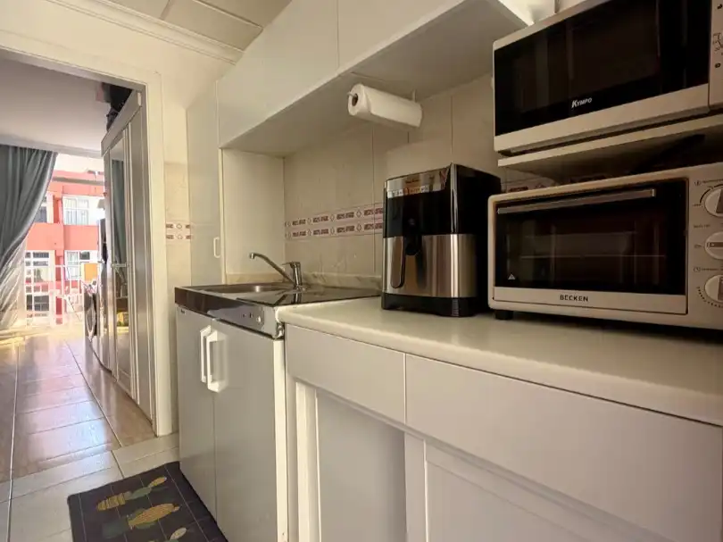 Estudio en venta en Avenida Venezuela, 12, Zona Martiánez Cocina de Estudio en venta en Puerto de la Cruz con Terraza, Piscina y Amueblado