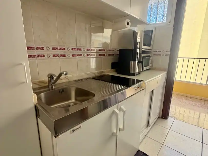 Estudio en venta en Avenida Venezuela, 12, Zona Martiánez Cocina de Estudio en venta en Puerto de la Cruz con Terraza, Piscina y Amueblado