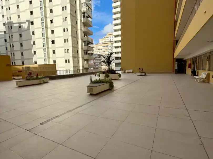 Estudio en venta en Avenida Venezuela, 12, Zona Martiánez Terraza de Estudio en venta en Puerto de la Cruz con Terraza, Piscina y Amueblado