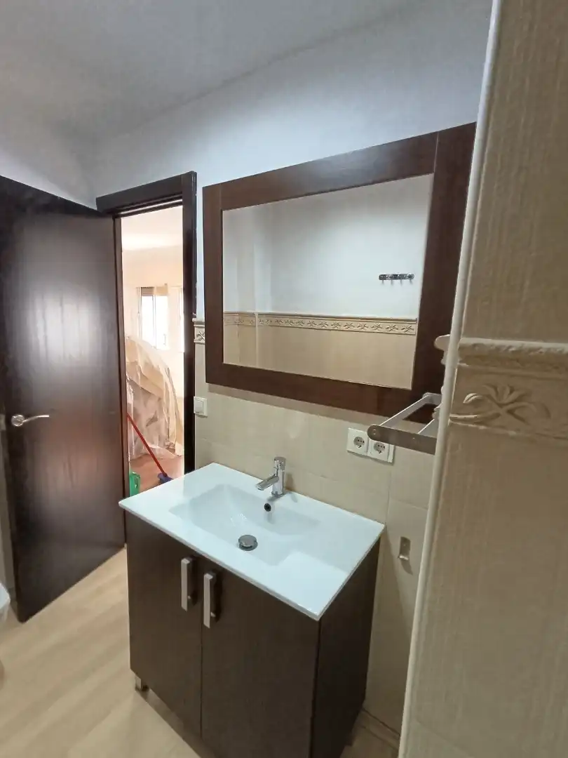 Flat for rent in Calle Reina Mercedes, 5, Sagunto - Edisol Bathroom of Flat for rent in Córdoba with Air Conditioner, Heating and Parquet flooring