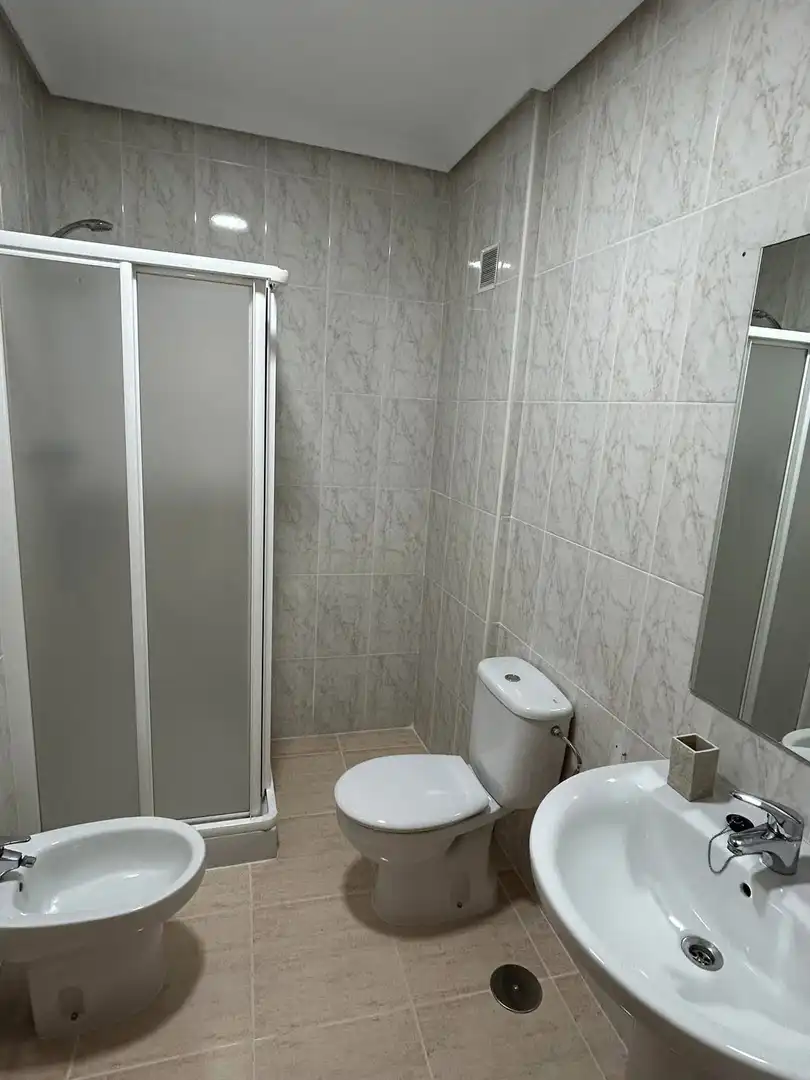 Flat for rent in Plaza Hispanidad, 13, Escalonilla Bathroom of Flat for rent in Escalonilla with Air Conditioner, Heating and Terrace