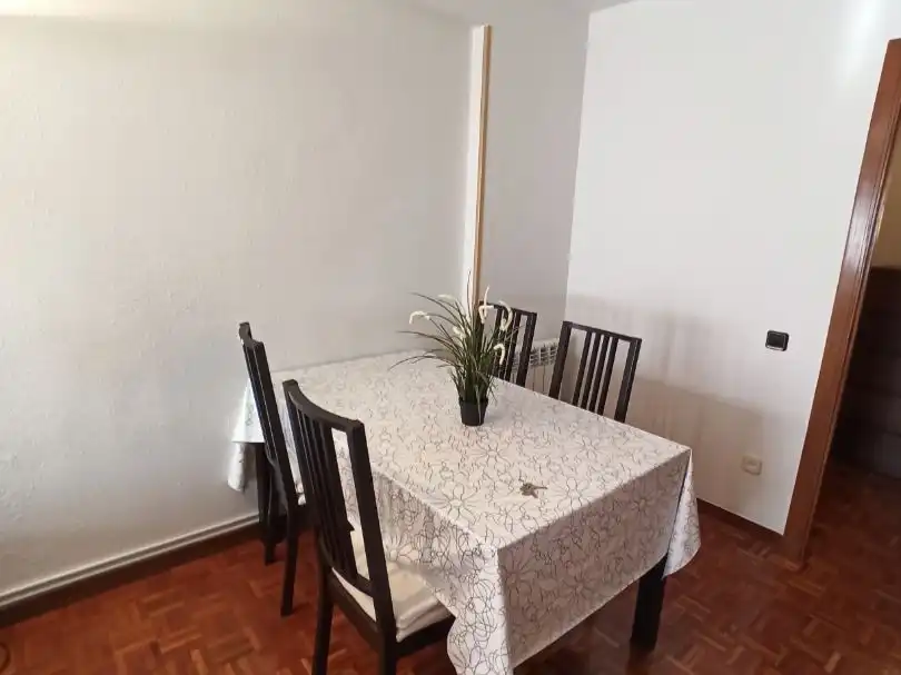 Flat for rent in Calle Fernando Alonso Díaz, 9, Oviedo Dining room of Flat for rent in Oviedo