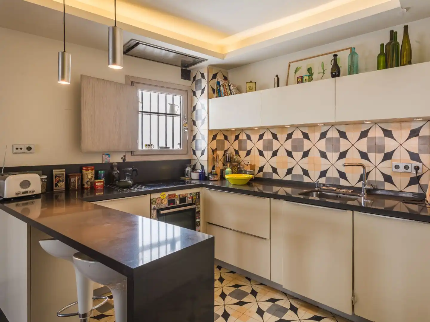 Küche von Wohnung zum Verkauf in  Sevilla Capital mit Klimaanlage