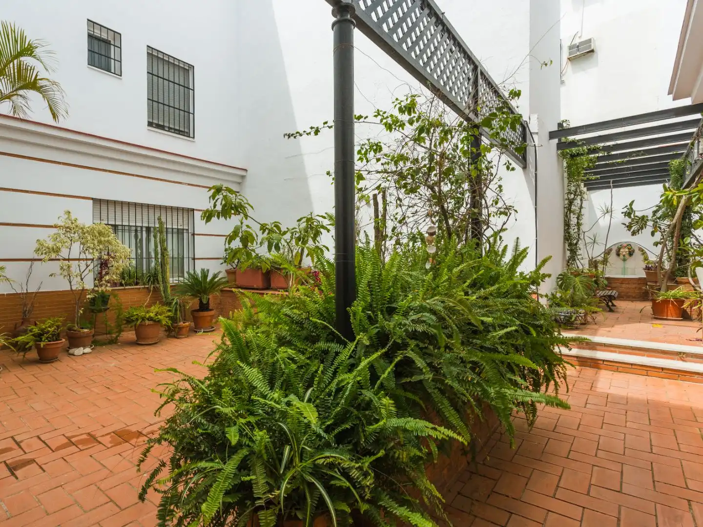 Garten von Wohnung zum Verkauf in  Sevilla Capital mit Klimaanlage