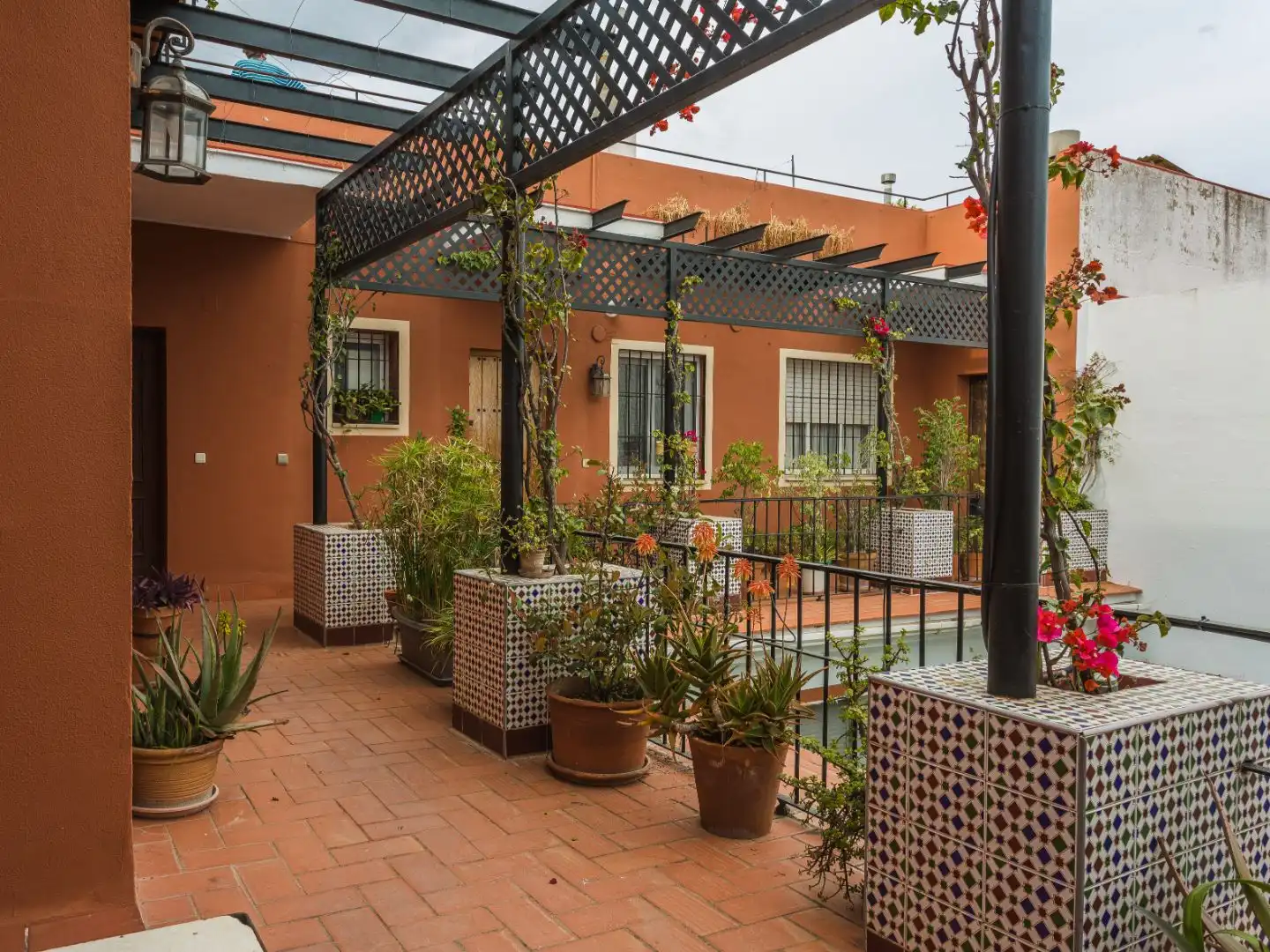 Terrasse von Wohnung zum Verkauf in  Sevilla Capital mit Klimaanlage