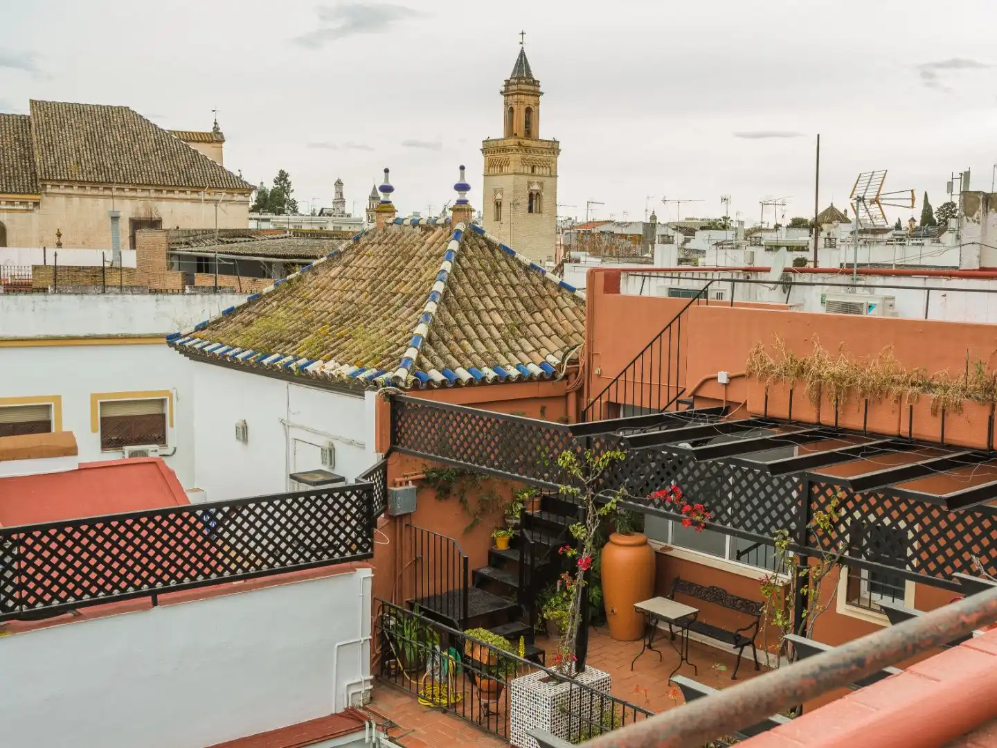 Terrasse von Wohnung zum Verkauf in  Sevilla Capital mit Klimaanlage
