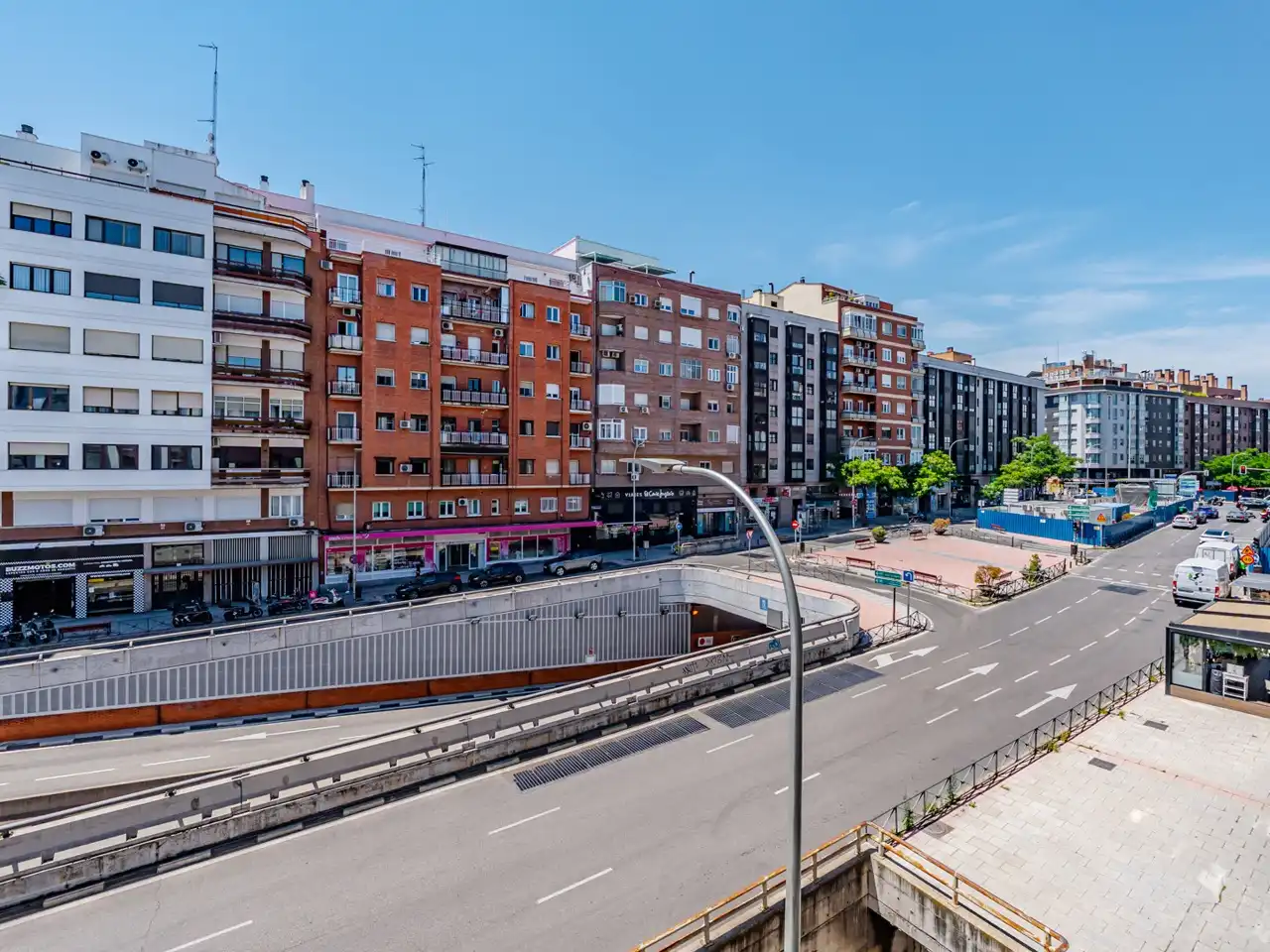 Flat for rent in Castillejos - Cuzco Exterior view of Flat for rent in Madrid with Air Conditioner, Heating and Video intercom
