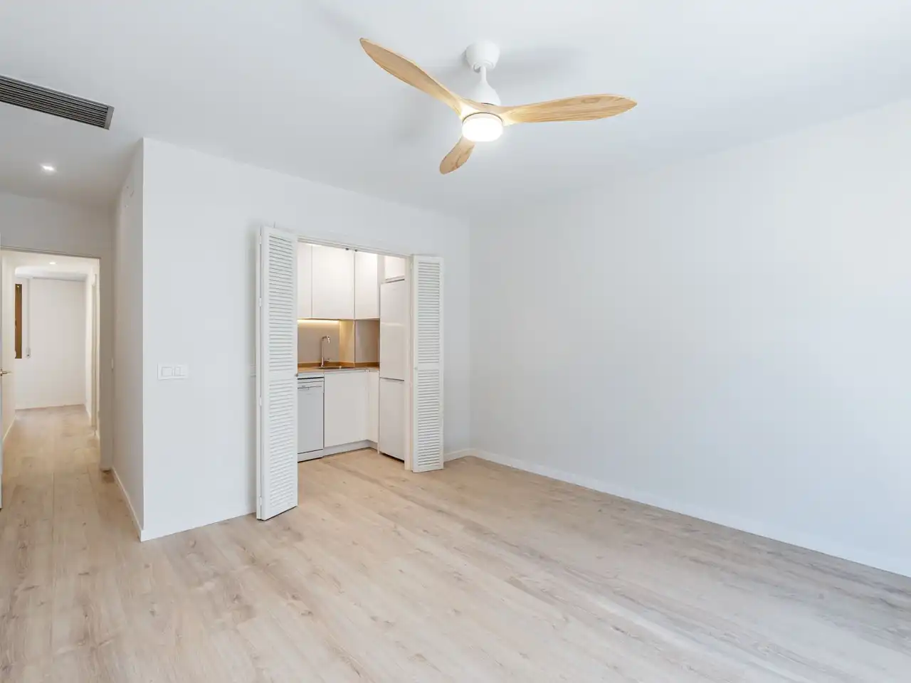 Flat for rent in Castillejos - Cuzco Bedroom of Flat for rent in Madrid with Air Conditioner, Heating and Video intercom