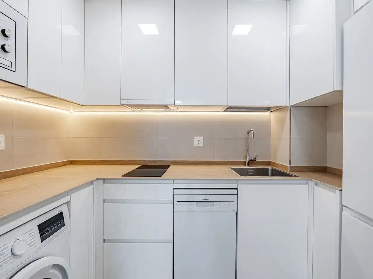 Flat for rent in Castillejos - Cuzco Kitchen of Flat for rent in Madrid with Air Conditioner, Heating and Video intercom