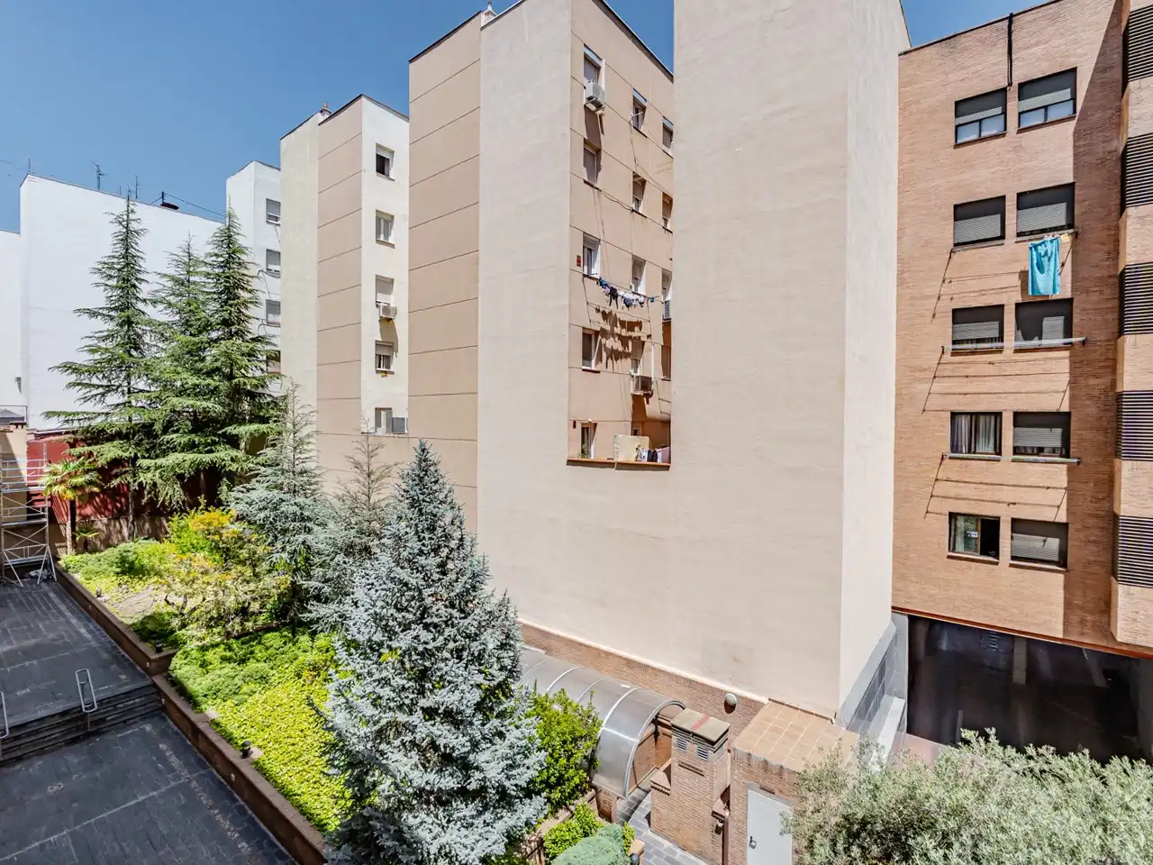 Flat for rent in Castillejos - Cuzco Exterior view of Flat for rent in Madrid with Air Conditioner, Heating and Video intercom