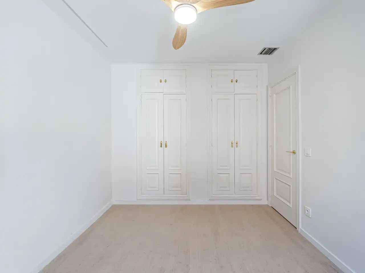 Flat for rent in Castillejos - Cuzco Bedroom of Flat for rent in Madrid with Air Conditioner, Heating and Video intercom