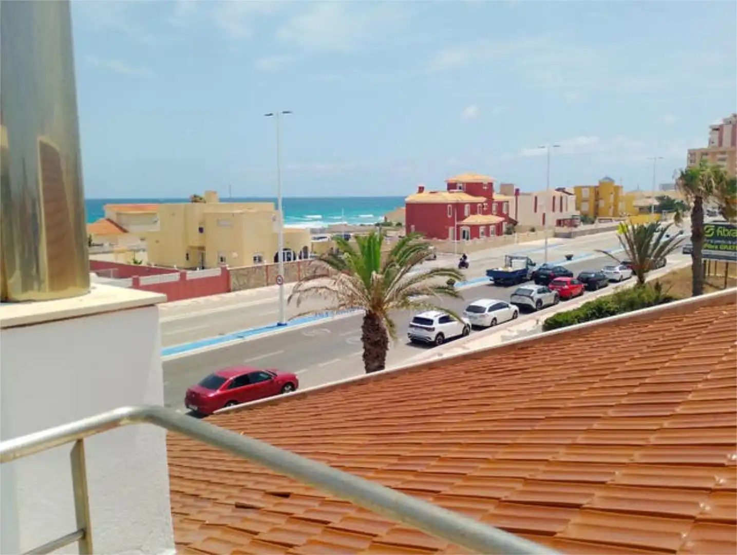 Einfamilien-Reihenhaus zum Verkauf in Playa del Galán Außenansicht von Einfamilien-Reihenhaus zum Verkauf in La Manga del Mar Menor mit Terrasse und Schwimmbad