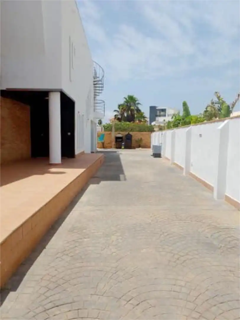 Einfamilien-Reihenhaus zum Verkauf in Playa del Galán Außenansicht von Einfamilien-Reihenhaus zum Verkauf in La Manga del Mar Menor mit Terrasse und Schwimmbad