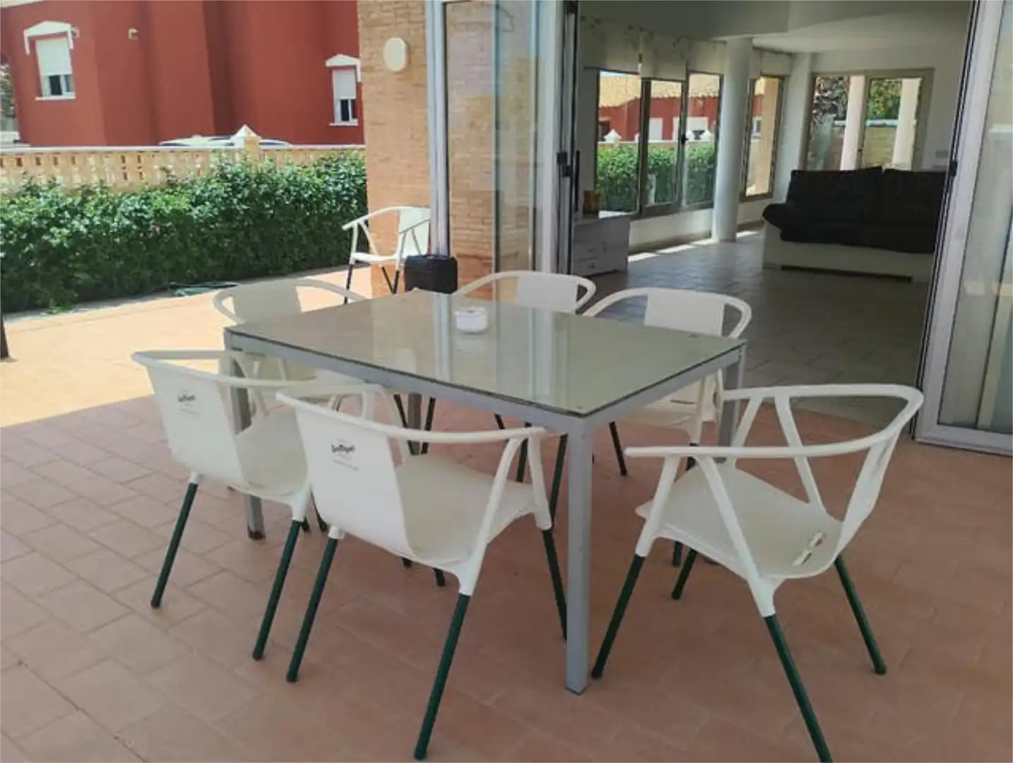 Einfamilien-Reihenhaus zum Verkauf in Playa del Galán Terrasse von Einfamilien-Reihenhaus zum Verkauf in La Manga del Mar Menor mit Terrasse und Schwimmbad