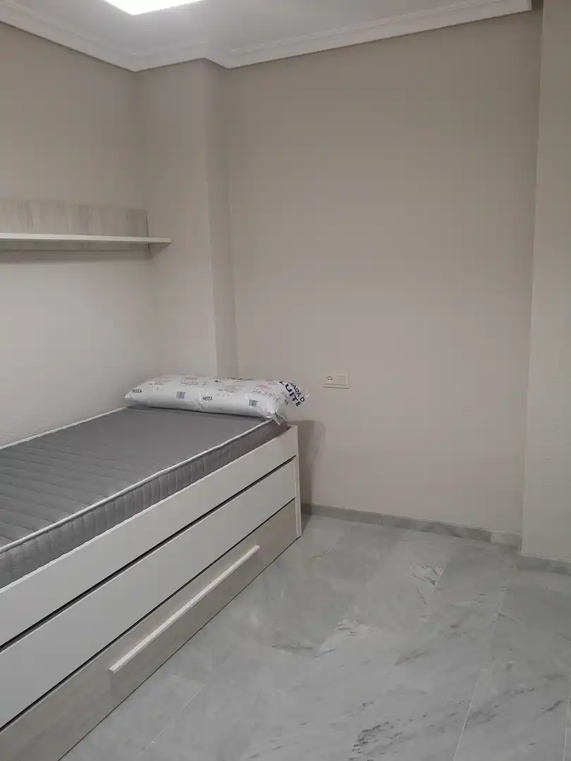 Wohnung zur Miete in Calle Doctor Eduardo García-Triviño López, 3, Renfe - Bulevar 1ª y 2ª Fase