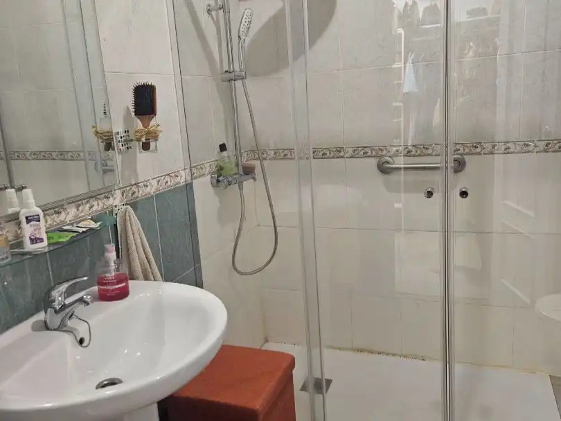 Wohnung zum Verkauf in Cuesta de las Mesas, 307, San Román de los Montes Badezimmer von Wohnung zum Verkauf in San Román de los Montes mit Klimaanlage, Heizung und Privatgarten
