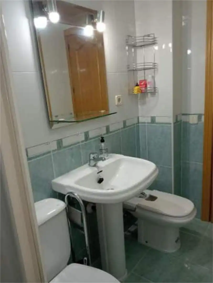 Flat for rent in Zona Centro Joven Bathroom of Flat for rent in Alcorcón with Heating, Terrace and Furnished