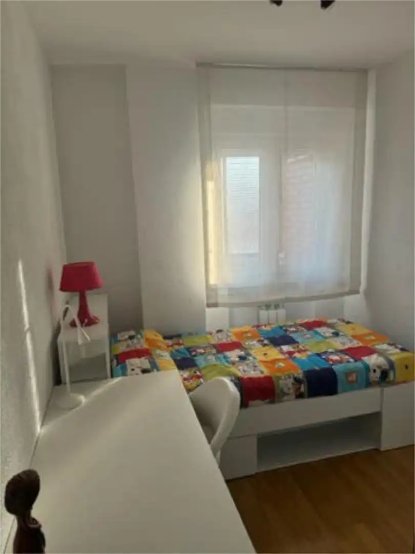 Pis de lloguer a Casco histórico Dormitori de Pis de lloguer en Alcalá de Henares amb Terrassa i Moblat