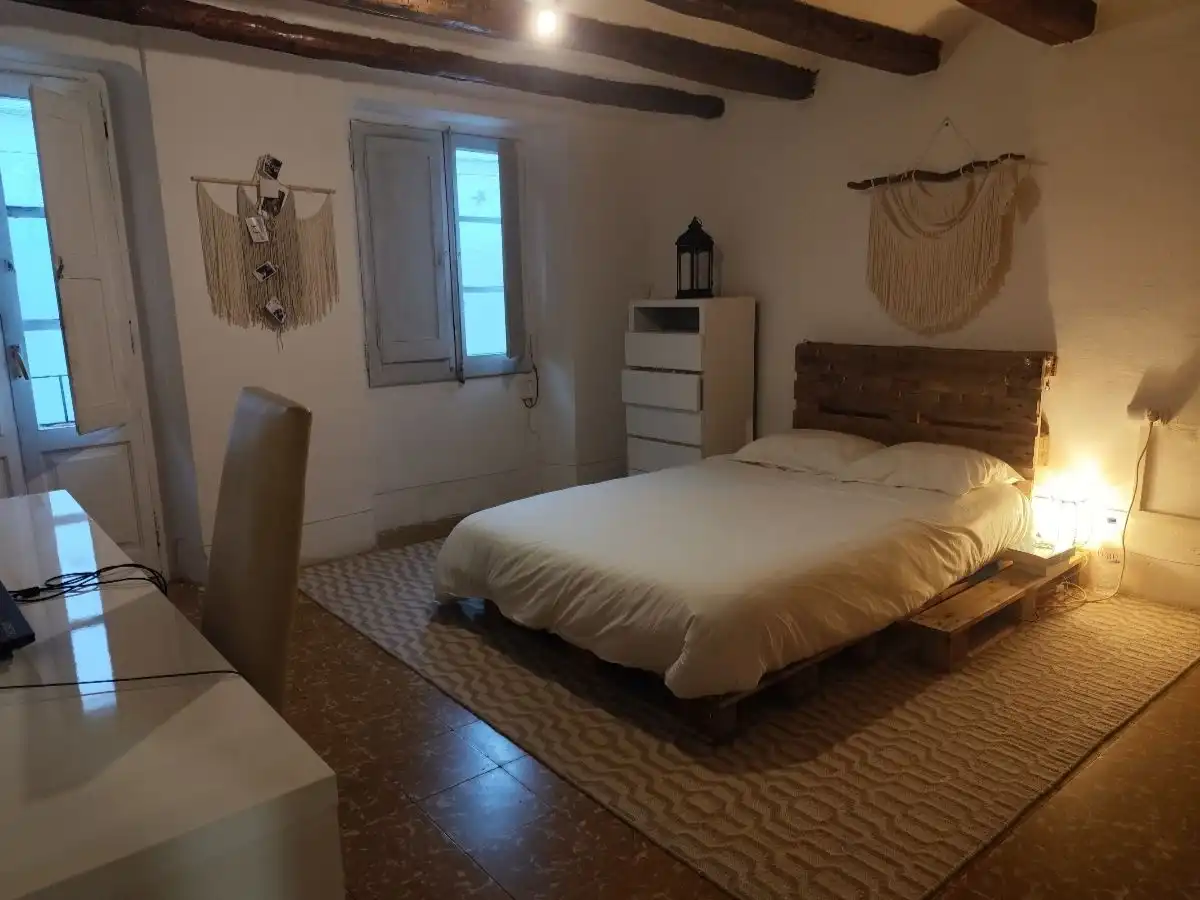 Room in Plaça Vella, 12, Centre Room in Plaça Vella, 12, Centre