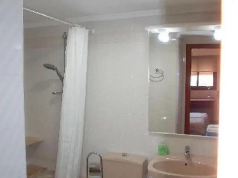 Piso de alquiler en Carrer de Bèlgica, 32, Valencia Capital Baño de Piso de alquiler en Valencia Capital con Aire acondicionado y Terraza
