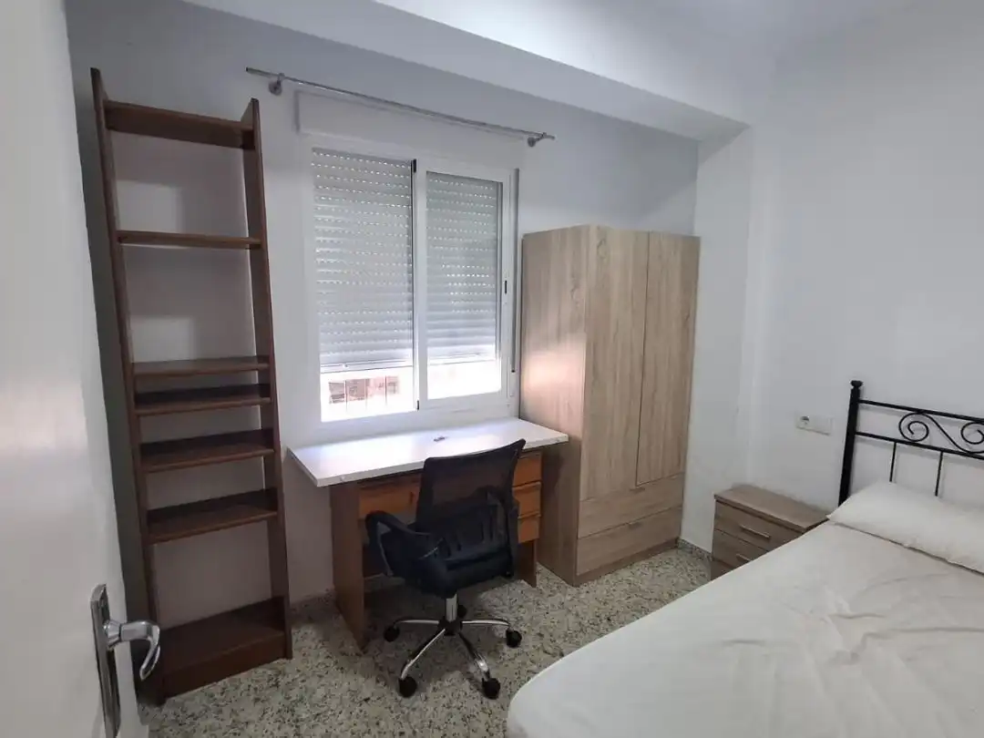 Flat for rent in Calle Maestro Priego López, 24, Ciudad Jardín - Zoco Bedroom of Flat for rent in Córdoba with Furnished