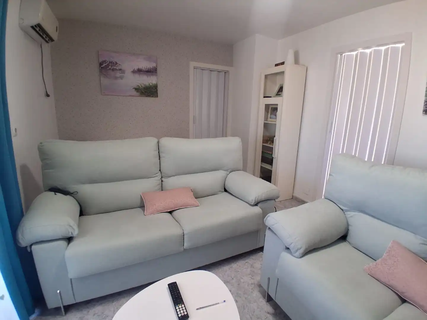 Dúplex de alquiler en Calle Batalla de San Quintín, 2, Dos Hermanas Sala de estar de Dúplex de alquiler en Dos Hermanas con Aire acondicionado, Terraza y Balcón