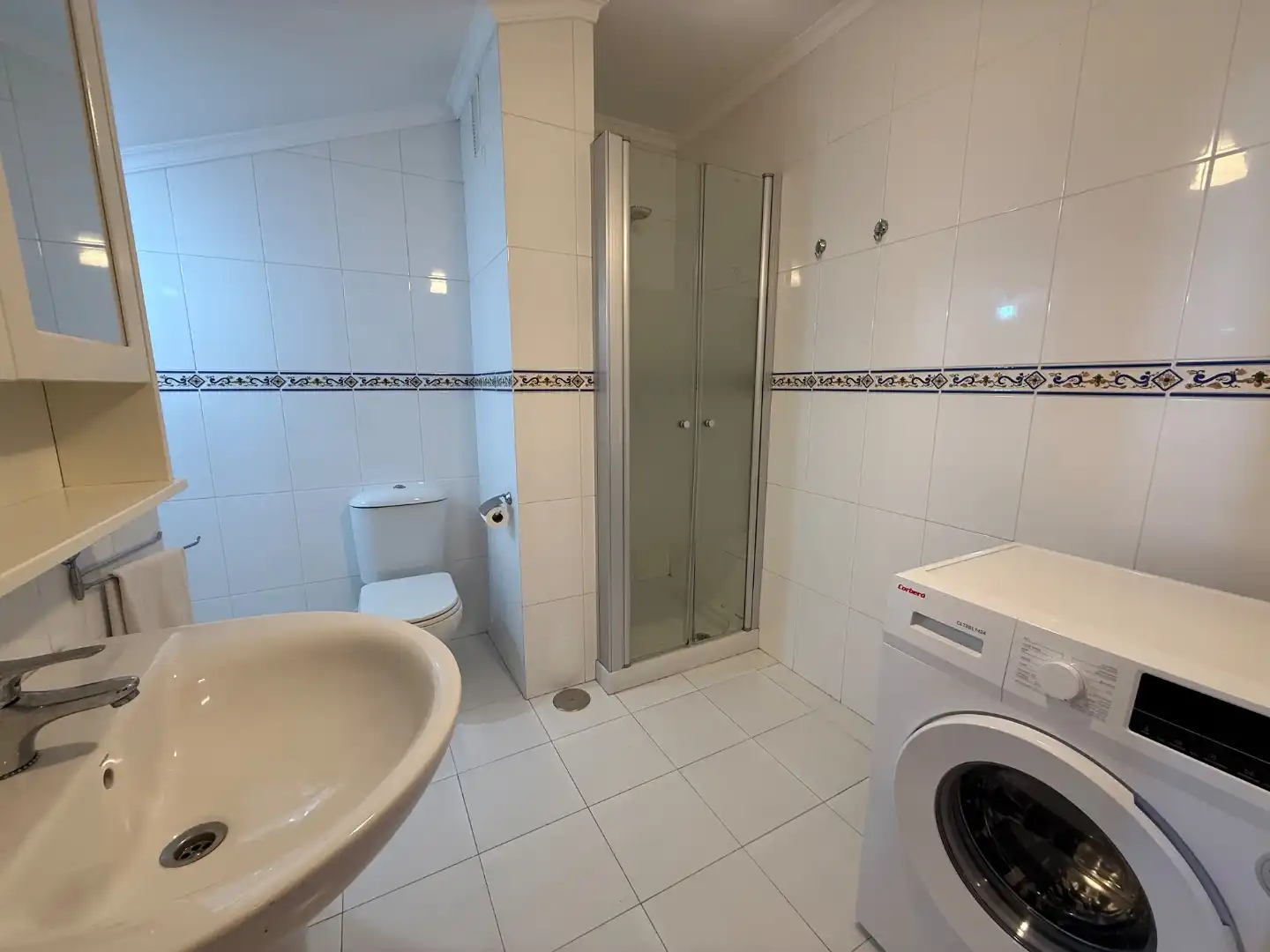 Flat for rent in Rúa Real, 123, Centro Bathroom of Flat for rent in Ferrol with Heating, Parquet flooring and Furnished