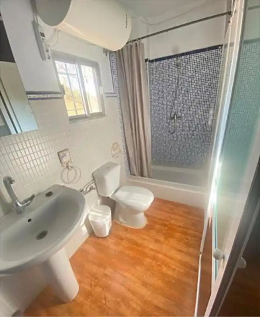 Baño de Apartamento de alquiler en Islantilla con Calefacción, Jardín privado y Piscina