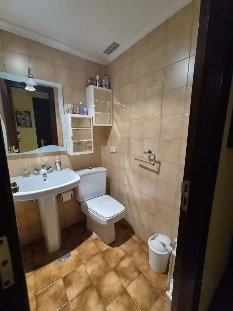 Bathroom of Flat for sale in Oviedo   with Terrace