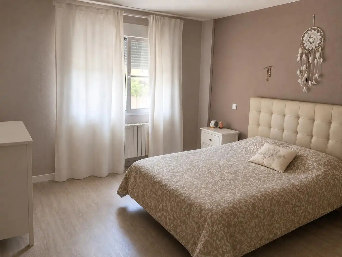 Wohnung zum Verkauf in Calle Infanta Cristina, 13, Mojadillas - Parque de las Infantas - El Paraiso Schlafzimmer von Wohnung zum Verkauf in Valdemorillo mit Klimaanlage, Privatgarten und Schwimmbad