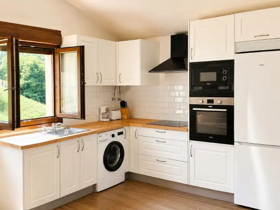 Küche von Einfamilien-Reihenhaus zum Verkauf in Teverga mit Privatgarten, Terrasse und Balkon