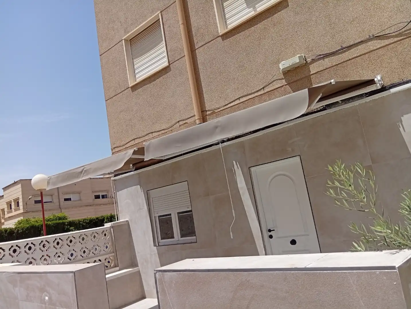 Außenansicht von Loft zum Verkauf in Santa Pola mit Terrasse und Gemeinschaftsparkplatz