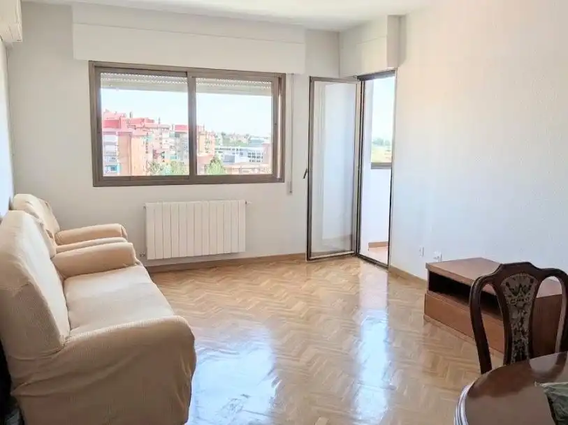 Piso de alquiler en Canillas Sala de estar de Piso de alquiler en Madrid con Aire acondicionado, Calefacción y Parquet