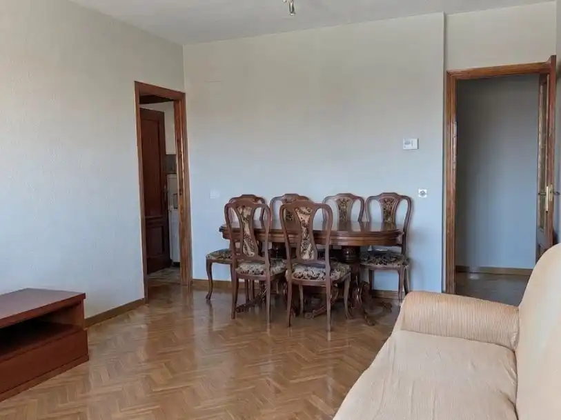 Piso de alquiler en Canillas Comedor de Piso de alquiler en Madrid con Aire acondicionado, Calefacción y Parquet
