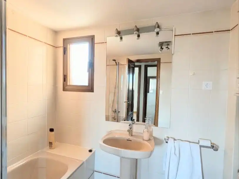 Piso de alquiler en Canillas Baño de Piso de alquiler en Madrid con Aire acondicionado, Calefacción y Parquet