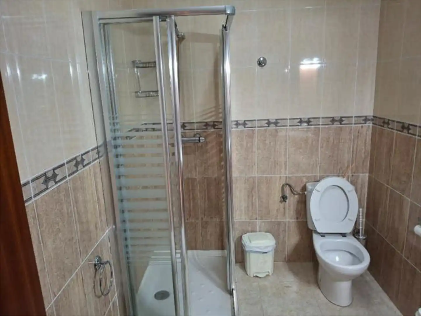 Apartamento de alquiler en Herrera del Duque Baño de Apartamento de alquiler en Herrera del Duque con Terraza y Amueblado