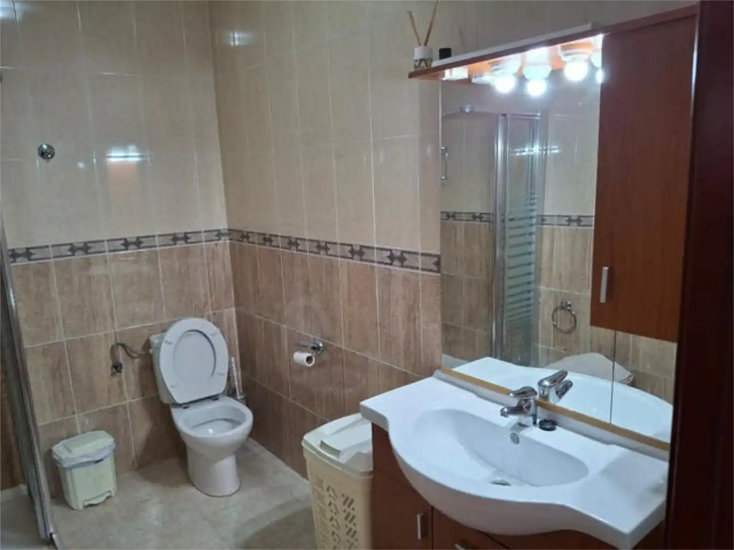 Apartamento de alquiler en Herrera del Duque Baño de Apartamento de alquiler en Herrera del Duque con Terraza y Amueblado