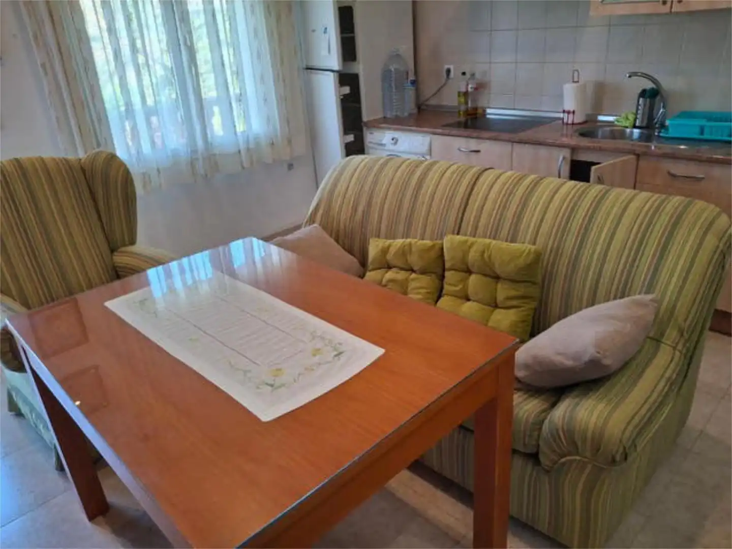 Apartamento de alquiler en Herrera del Duque Sala de estar de Apartamento de alquiler en Herrera del Duque con Terraza y Amueblado