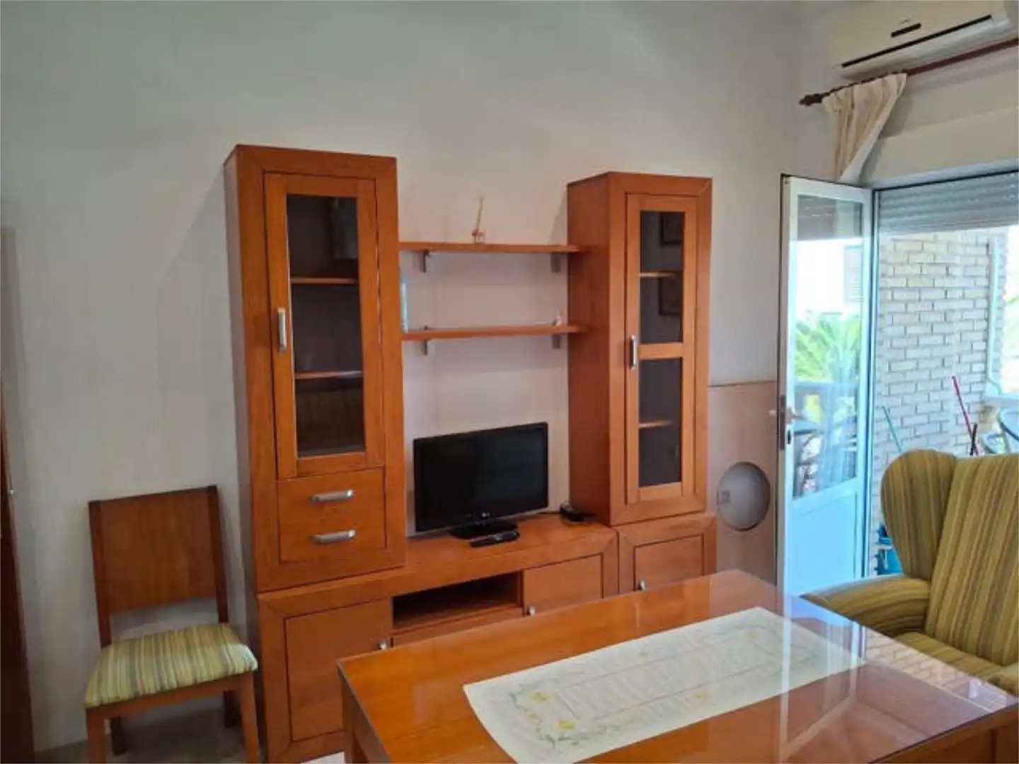 Apartamento de alquiler en Herrera del Duque Sala de estar de Apartamento de alquiler en Herrera del Duque con Terraza y Amueblado