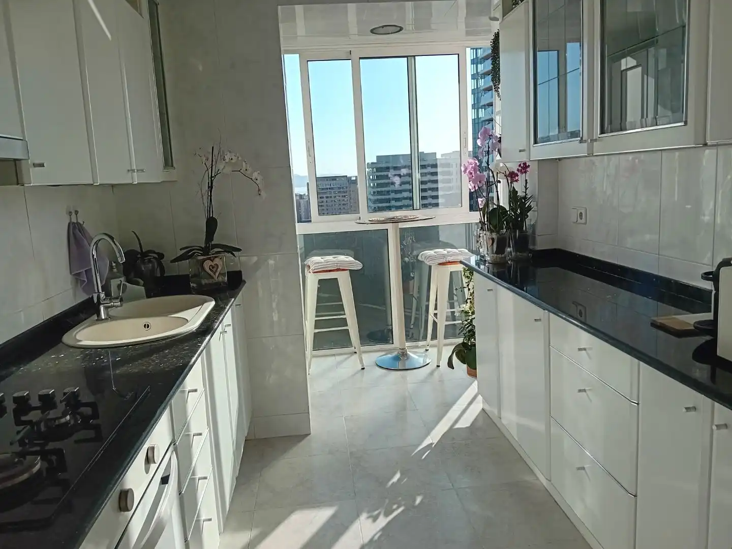 Cocina de Piso para compartir en Barcelona con Calefacción, Terraza y Videoportero