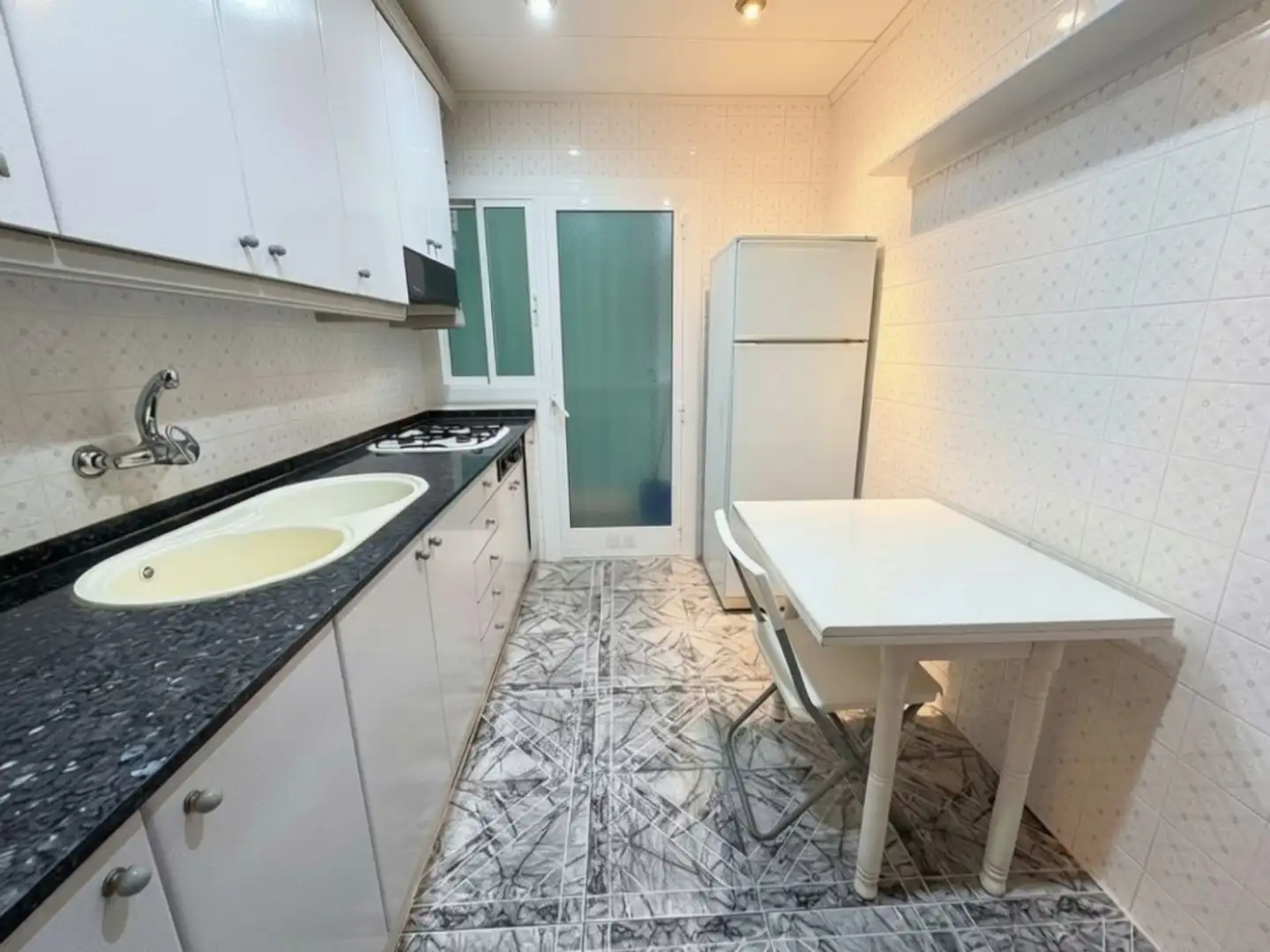 Küche von Wohnung zum Verkauf in Santa Coloma de Gramenet mit Klimaanlage, Terrasse und Balkon
