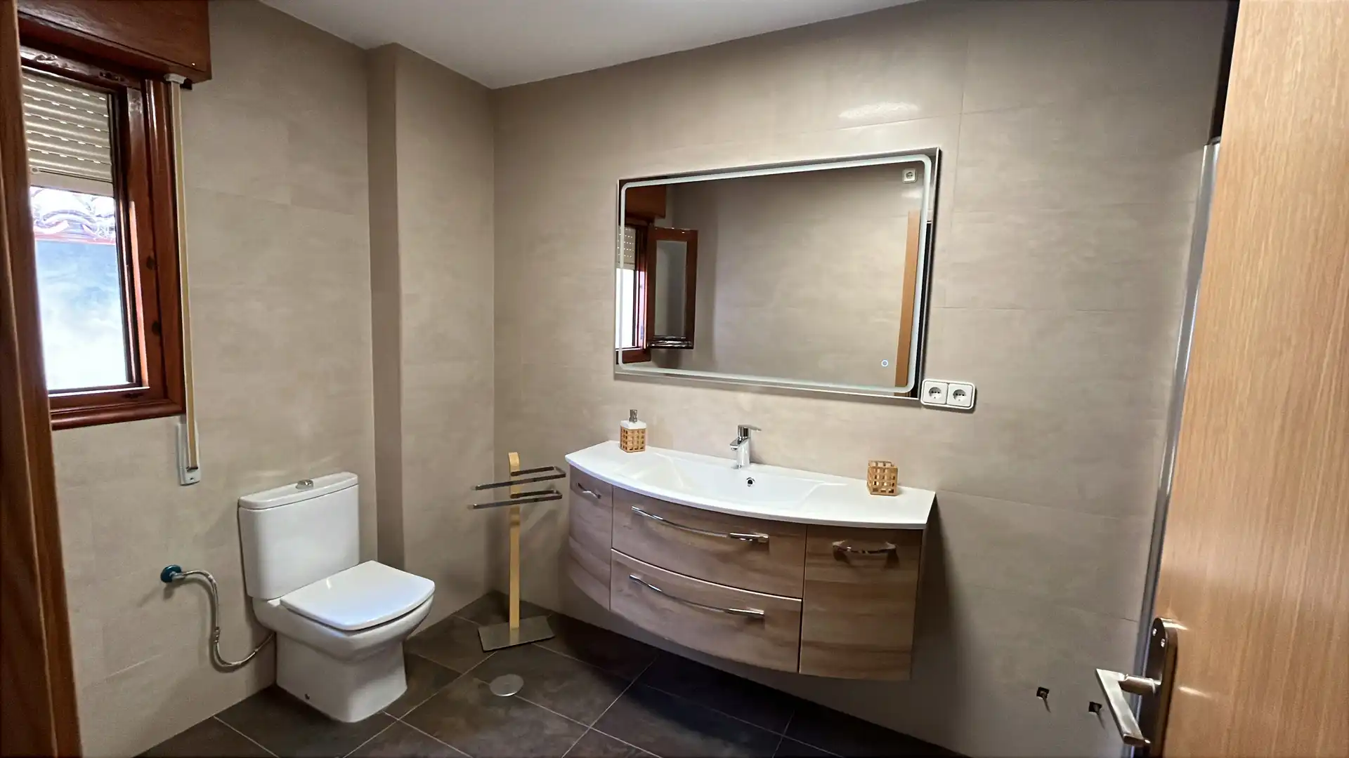 Baño de Piso de alquiler en Toledo con Amueblado