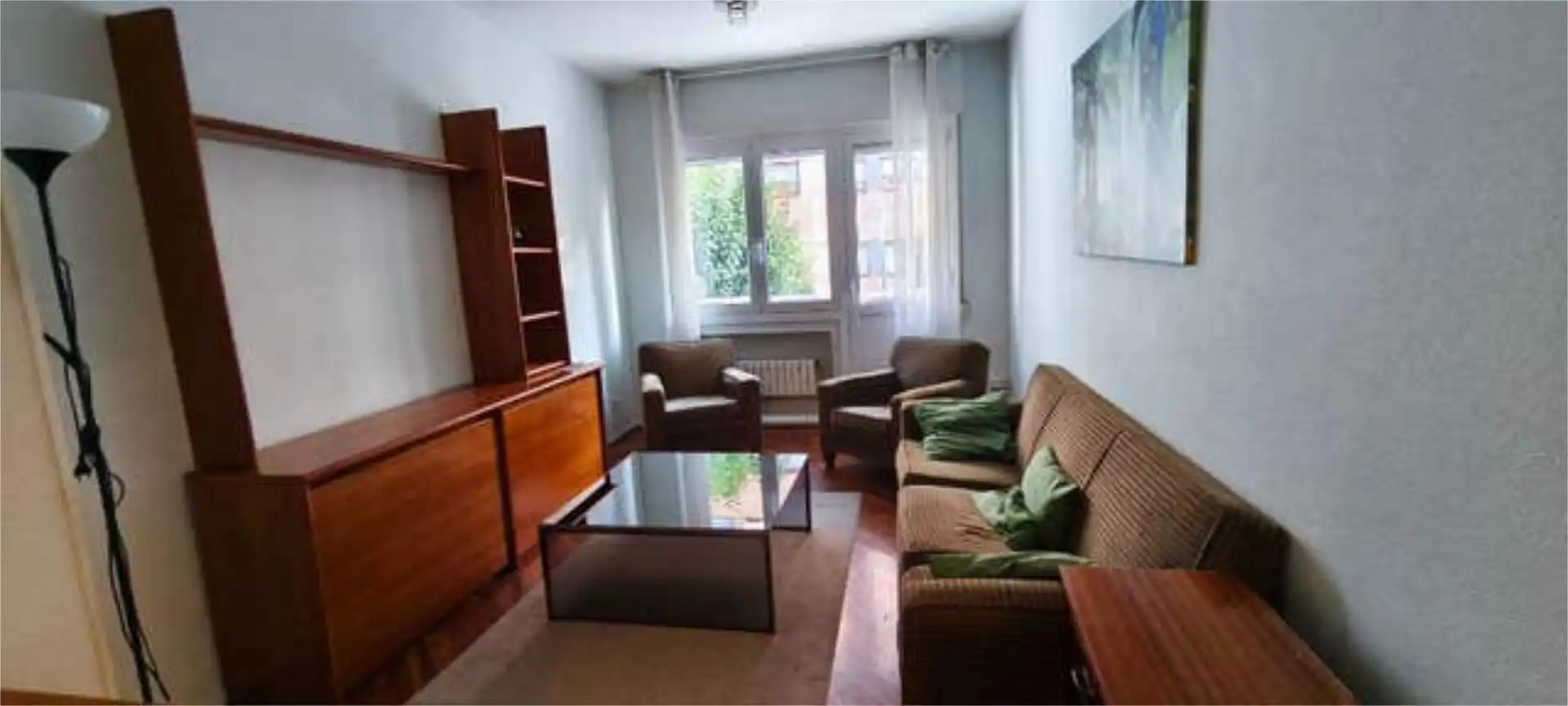 Piso de alquiler en San Pedro de Deusto - La Ribera Sala de estar de Piso de alquiler en Bilbao con Calefacción, Jardín privado y Amueblado