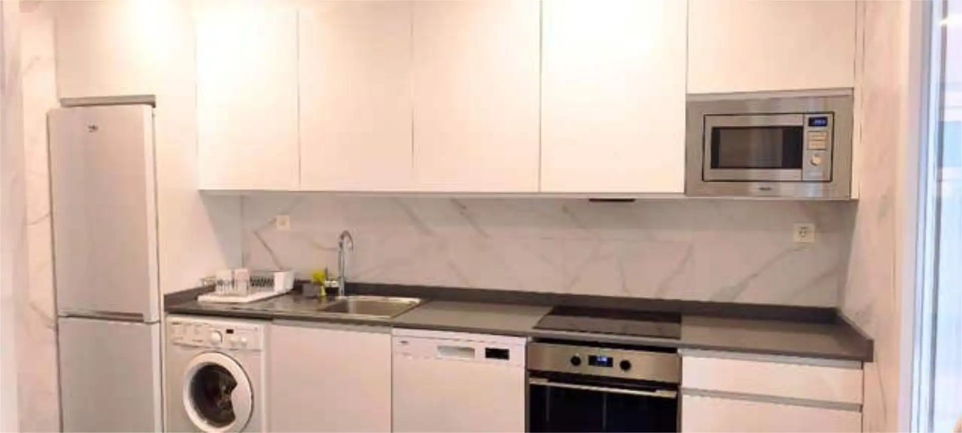 Piso de alquiler en San Pedro de Deusto - La Ribera Cocina de Piso de alquiler en Bilbao con Calefacción, Jardín privado y Amueblado